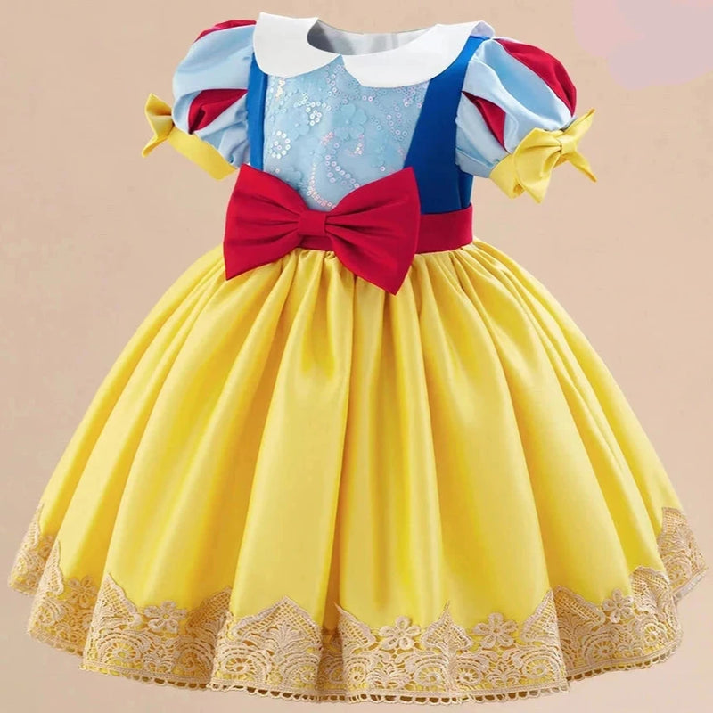 Vestido Infantil de Branca de Neve, Vestido de Princesa, Fantasia de Branca de Neve, Vestido Luxuoso para Crianças, Roupa de Festa Infantil, Vestido de Conto de Fadas, Vestido Elegante para Meninas, Fantasia Luxuosa, Vestido de Aniversário Infantil, Roupa de Princesa Infantil, Vestido Glamouroso para Crianças, Vestido de Alta Costura Infantil, Vestido Encantado Infantil, Vestido de Luxo para Meninas, Vestido de Princesa Branca de Neve