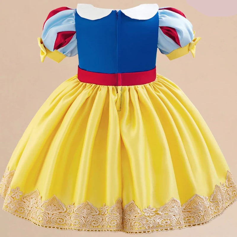 Vestido Infantil de Branca de Neve, Vestido de Princesa, Fantasia de Branca de Neve, Vestido Luxuoso para Crianças, Roupa de Festa Infantil, Vestido de Conto de Fadas, Vestido Elegante para Meninas, Fantasia Luxuosa, Vestido de Aniversário Infantil, Roupa de Princesa Infantil, Vestido Glamouroso para Crianças, Vestido de Alta Costura Infantil, Vestido Encantado Infantil, Vestido de Luxo para Meninas, Vestido de Princesa Branca de Neve